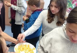 img_20241207_094423  2 kozepes